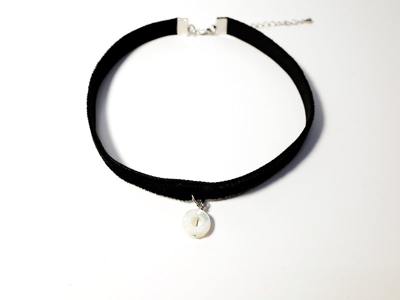 W&Y Atelier - Black Choker , Shell Bead Necklace (4 colors) - สร้อยคอ - วัสดุอื่นๆ สีดำ