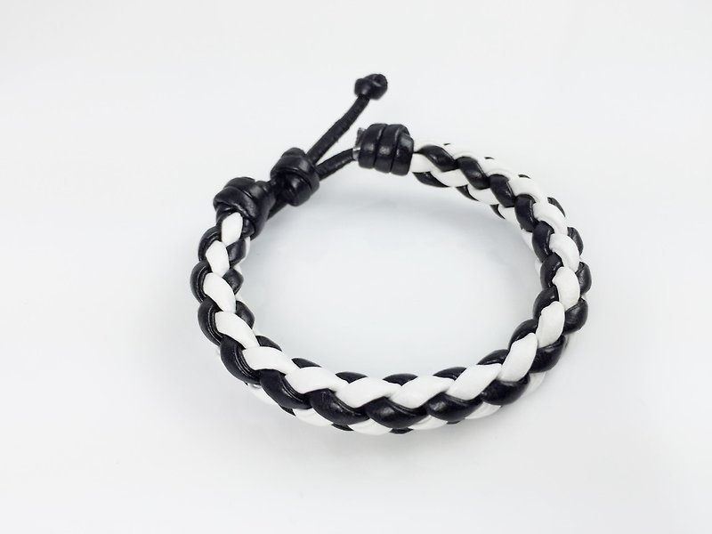 Black and white four-stranded braid - สร้อยข้อมือ - หนังแท้ สีดำ