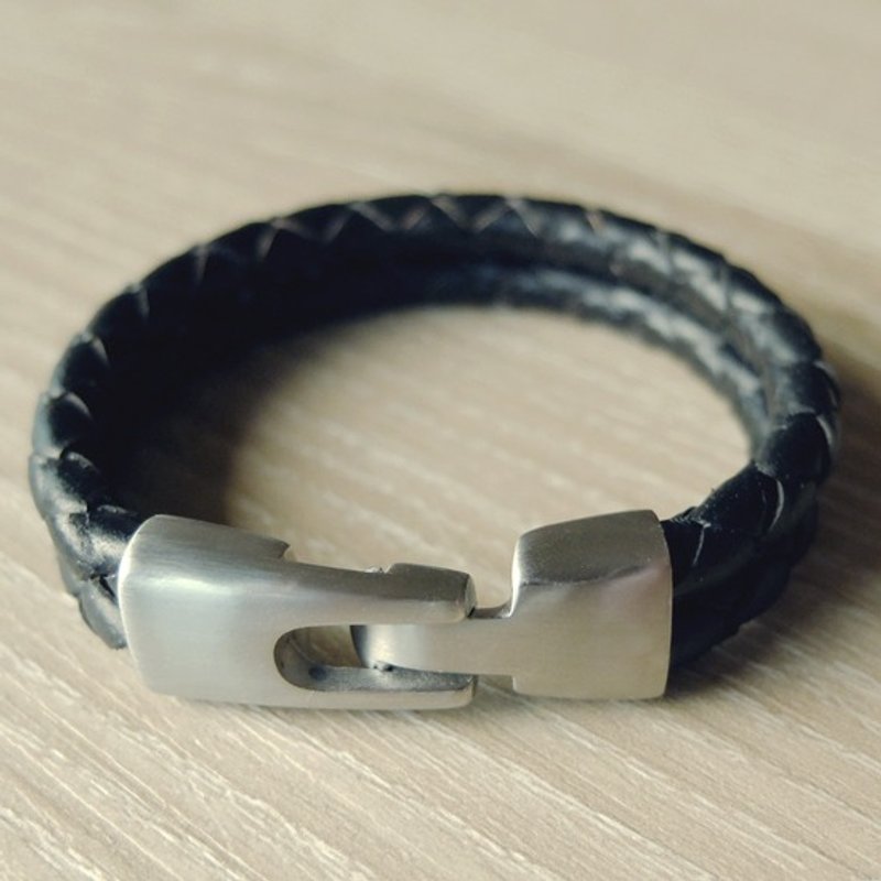 Hairline 316 stainless steel buckle leather braided bracelet - สร้อยข้อมือ - สแตนเลส สีดำ