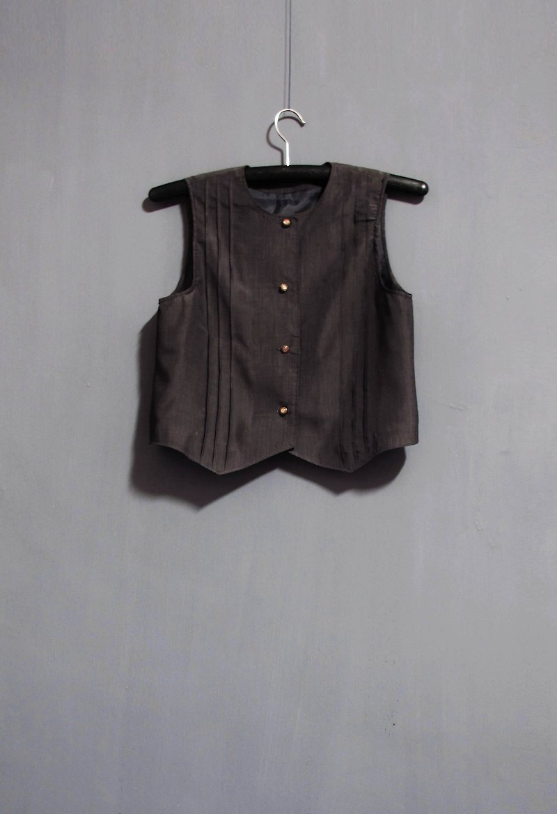 Wahr_black  pleated vest - เสื้อกั๊กผู้หญิง - วัสดุอื่นๆ สีเทา