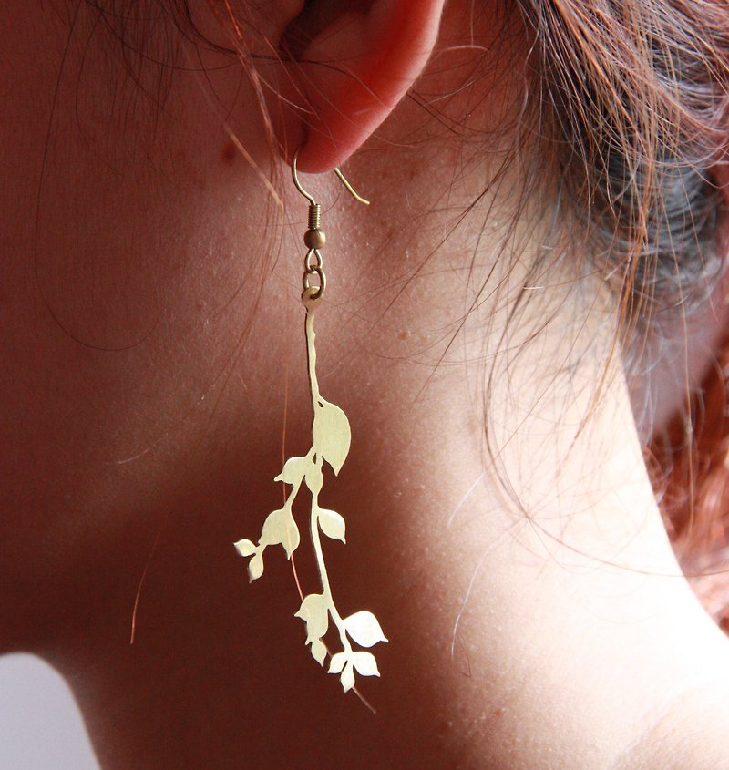 樹葉黃銅耳環 - 耳環/耳夾 - 其他金屬 金色