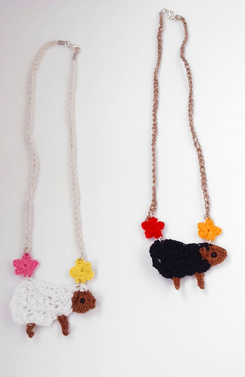 Hooked black sheep and white sheep necklace - Necklaces - Other Materials White