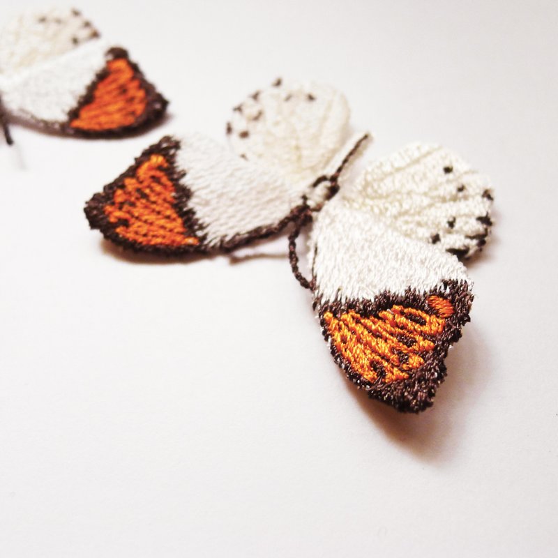 刺繡 蝴蝶 別針 小夾 戒指 / 端紅蝶 (小型) - 胸針 - 繡線 橘色