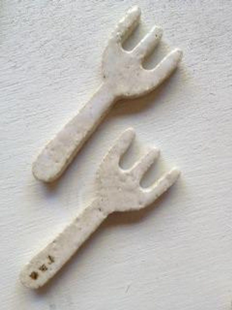 叉子形狀陶製筷架 - 筷子/筷架 - 陶 白色