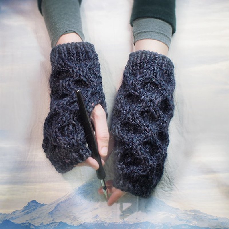 Antique Thread Knitted Half Finger Gloves-Heiyun Handmade Knitted Unisex Wide Diamond Gloves for Men and Women - ถุงมือ - วัสดุอื่นๆ สีน้ำเงิน