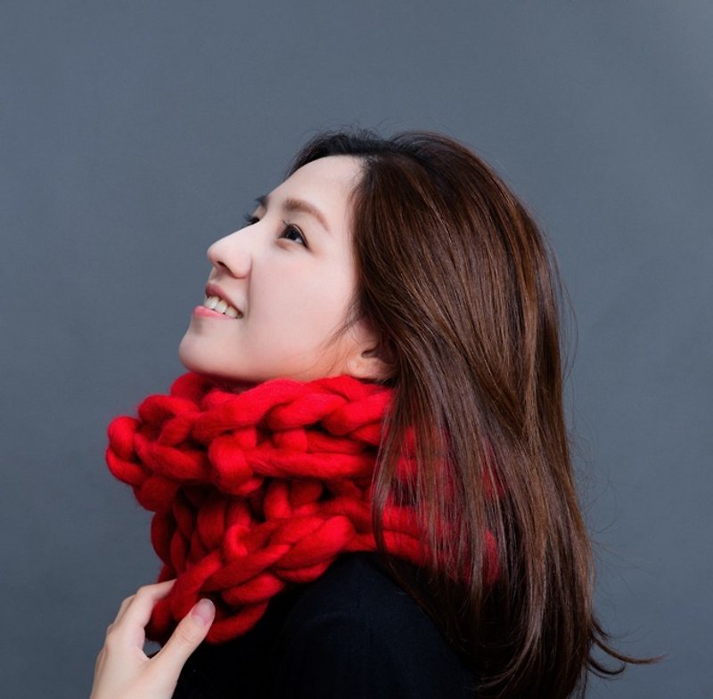 【MOUNTAIN HAND MADE】100% wool circular scarf /Red - Scarves - Wool Red