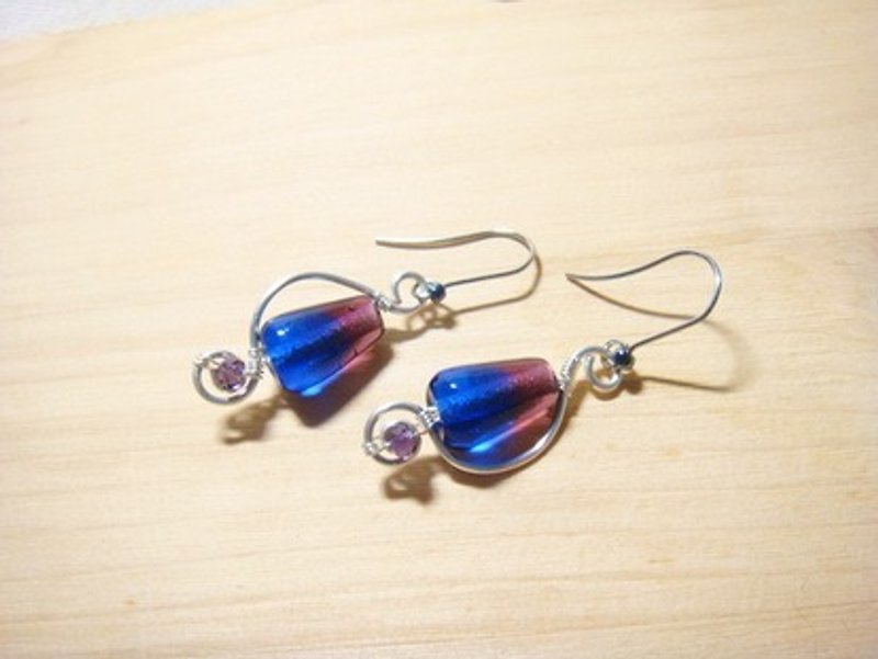 柚子林琉璃 Terpsichore 的小豎琴 紫羅蘭 x 夜空藍 可改夾式 - 耳環/耳夾 - 玻璃 多色