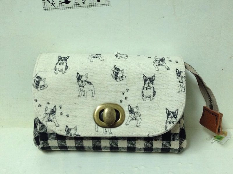 ﹝ Clare handmade cloth ﹞ minimalism Bulldog x checkered Clutch - กระเป๋าคลัทช์ - วัสดุอื่นๆ สีดำ