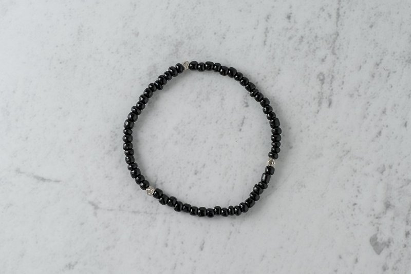 Colored glaze series. Black colored glaze bracelet. Section b. Cutaway Silver beads - สร้อยข้อมือ - กระจกลาย สีดำ