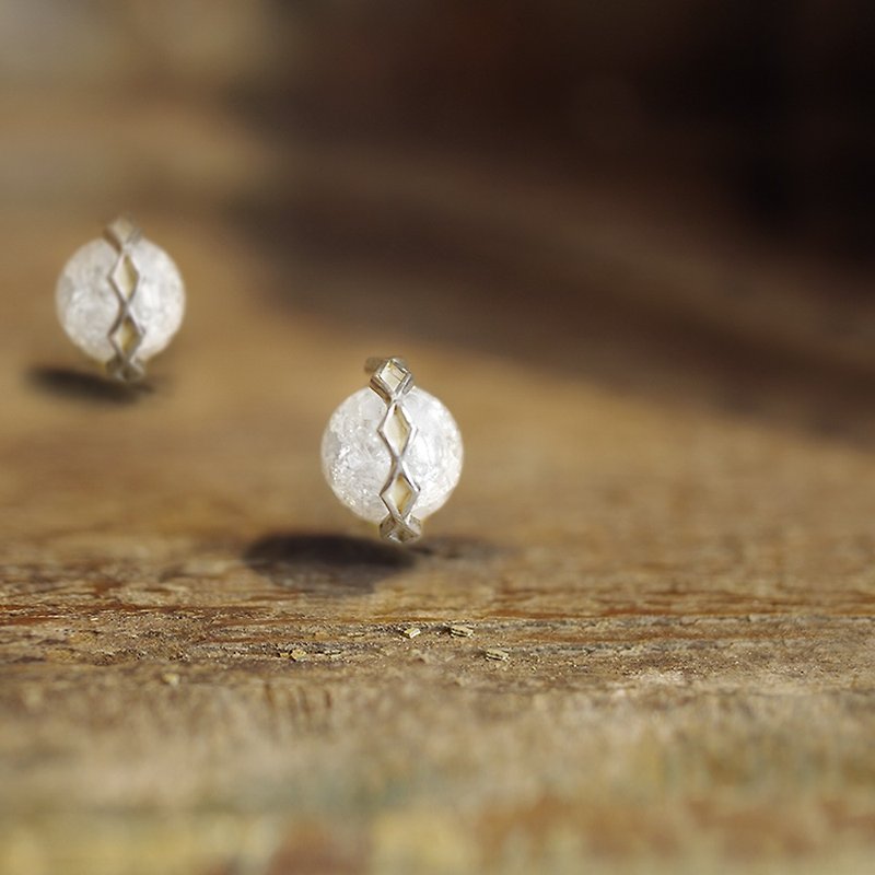 Crystal rotating silver earrings SEELE EARRINGS - ต่างหู - เครื่องเพชรพลอย สีเงิน