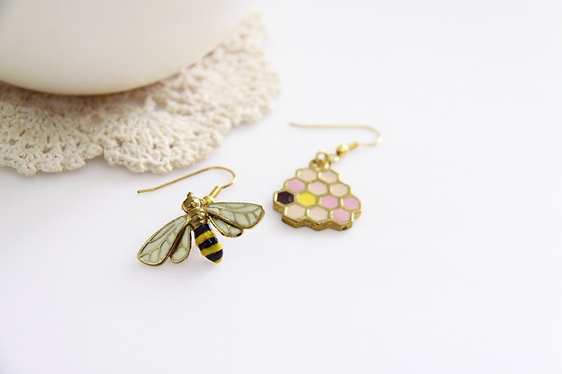 Bee and Honeycomb Earrings - Earrings & Clip-ons - Other Metals Yellow