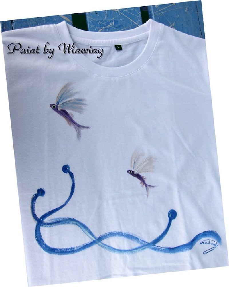 Pisces fly-Winwing hand-painted clothes - เสื้อยืดผู้หญิง - ผ้าฝ้าย/ผ้าลินิน 