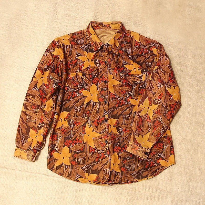 Calf Calf Village village vintage retro vintage suede leather long-sleeved shirts and dried winter flowers {date} - เสื้อเชิ้ตผู้หญิง - วัสดุอื่นๆ สีนำ้ตาล