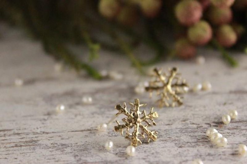 Earrings / Snowflake Brass (stud type) - Earrings & Clip-ons - Other Metals Gold