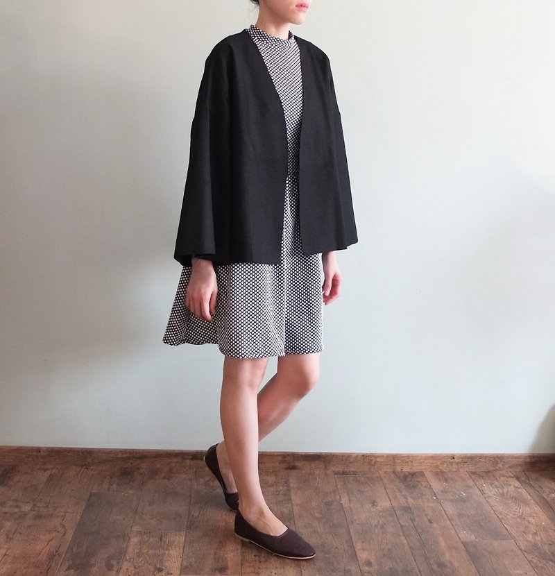 Kimono sleeves wool black blouse stereo (also for camel) - เสื้อแจ็คเก็ต - วัสดุอื่นๆ 