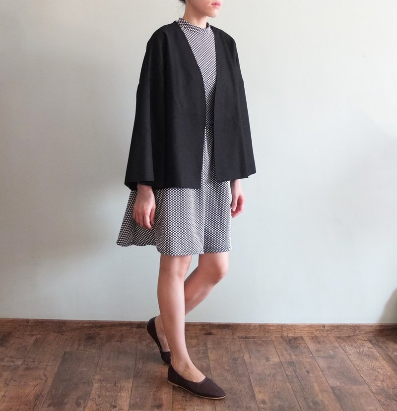 Kimono sleeves wool black blouse stereo (also for camel) - เสื้อแจ็คเก็ต - วัสดุอื่นๆ 