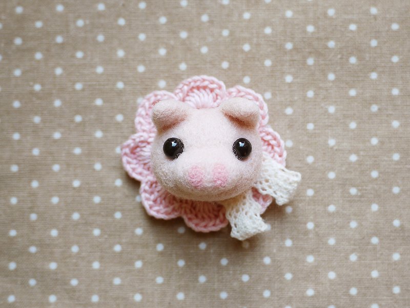 DIY felting Kit – Little Pig Brooch (with tools) - Knitting, Embroidery, Felted Wool & Sewing - Wool Pink