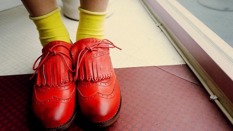 畫鞋兒極品系列。鞋櫃裡永遠的那雙皮鞋 (流蘇紅) - 女款休閒鞋 - 真皮 紅色