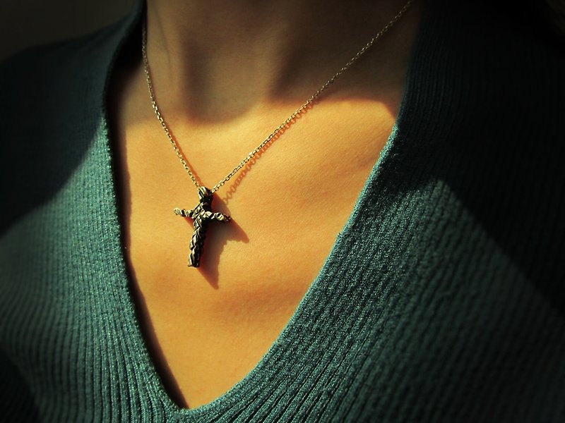 cross eins necklace | mittag jewelry - สร้อยคอ - เงิน สีเงิน