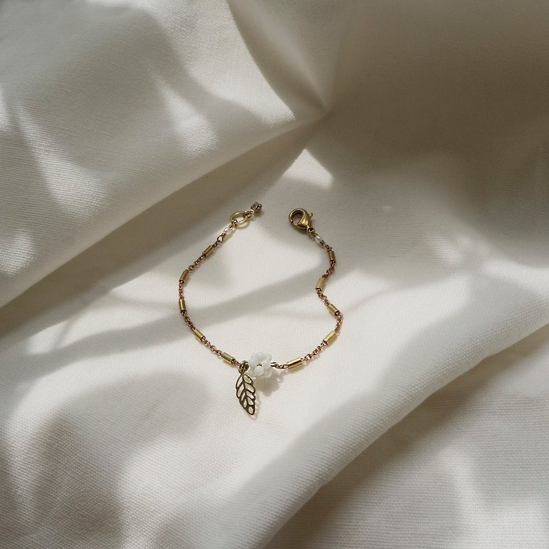 Yuandi Light Travel Xiaonan Travel Bracelet W White - Bracelets - Copper & Brass Gold