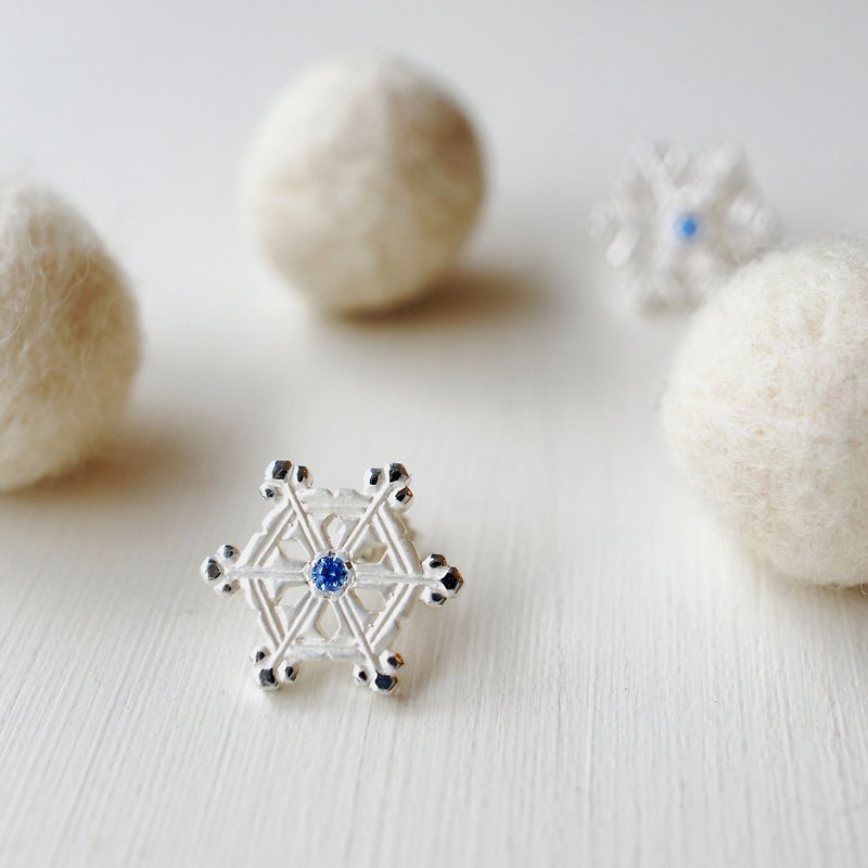 ❄ winter limited ❄ snow crystal earrings (CZ) - ต่างหู - โลหะ ขาว