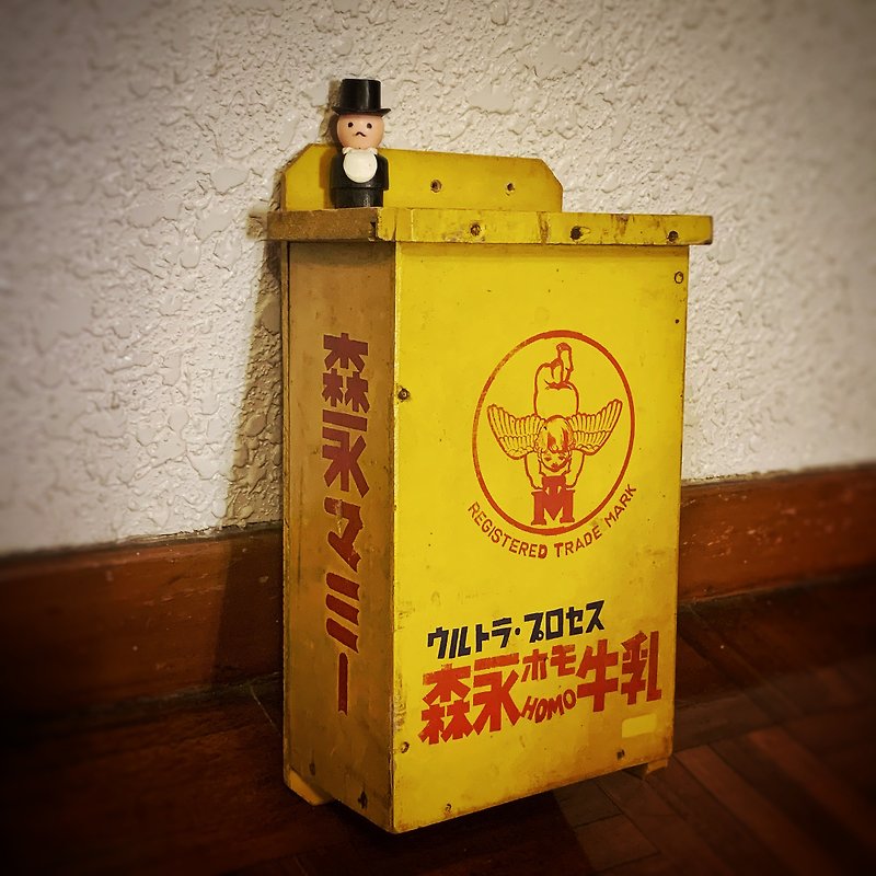 Showa period Morinaga beef milk wooden box - Items for Display - Other Materials Yellow