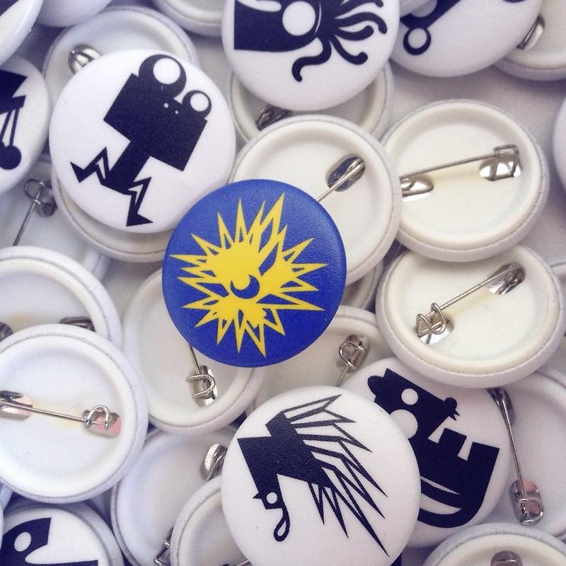 JokerMan-Colorful cute animal/English letter badge-No.24 small sea urchin - Badges & Pins - Plastic Blue