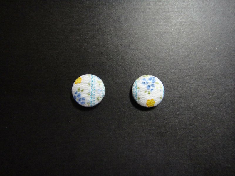 (C) _ countryside cloud blue cloth button earrings C22BT / UY38 - Earrings & Clip-ons - Cotton & Hemp 