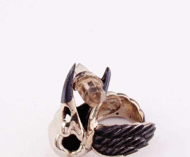 White bronze crow skull ring with smoky quartz stone and oxidized antique color 