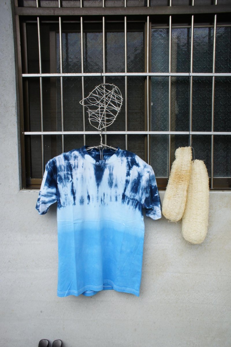 手工 綁染 紮染 全棉T-shirt 藍色漸層抓縐 - 男 T 恤 - 棉．麻 藍色
