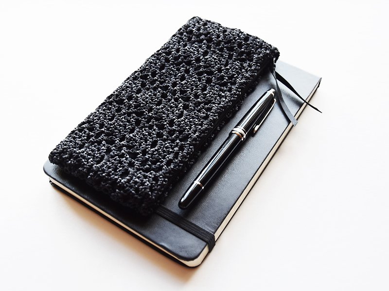 Slim Black Pencil Case - Black Crochet Pencil Case - Back to School Gift - Small Gadget Case -Teacher Gift - Student Gift - Pencil Storage Pouch - 鉛筆盒/筆袋 - 其他材質 黑色