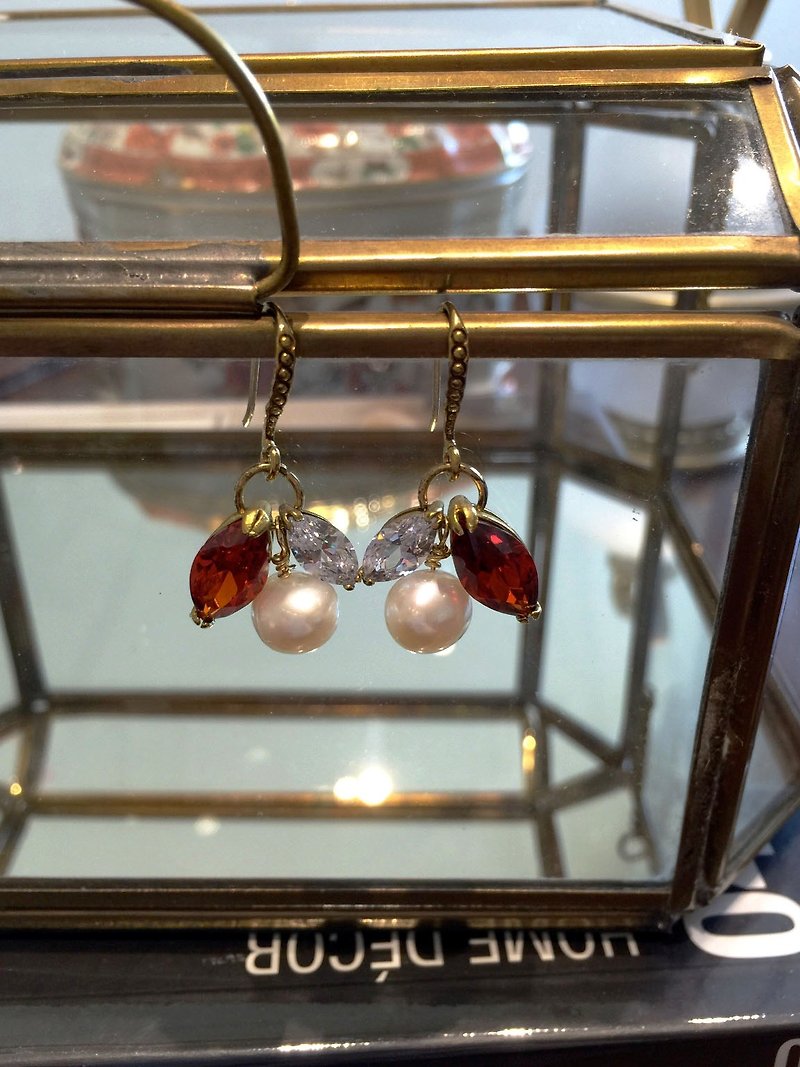 Minertés+古典珍珠.紅鋯石.黃銅耳環+ - 耳環/耳夾 - 珍珠 白色