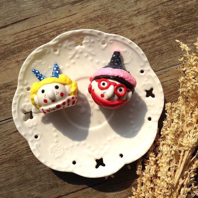 lovely girl brooch ,paper clay,Paper Clay Pin - Eye Masks - Clay 