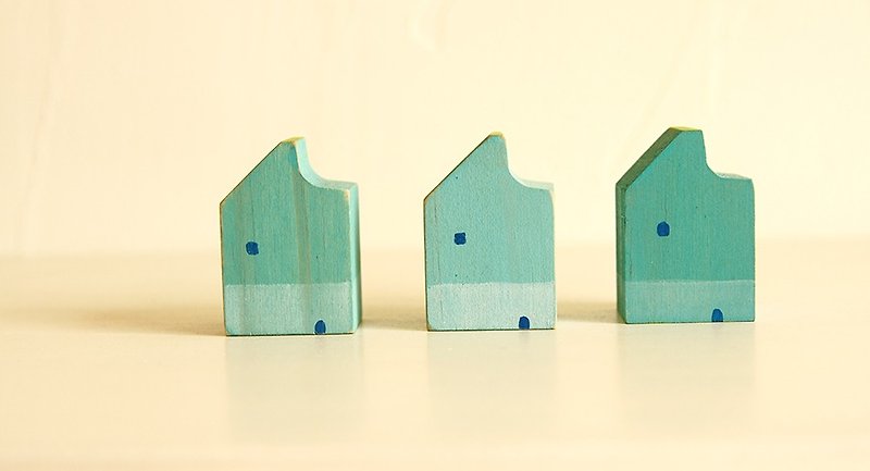 Mint Room 1-Wooden Painted Small House/House Series-Christmas Keychain - Keychains - Wood Blue