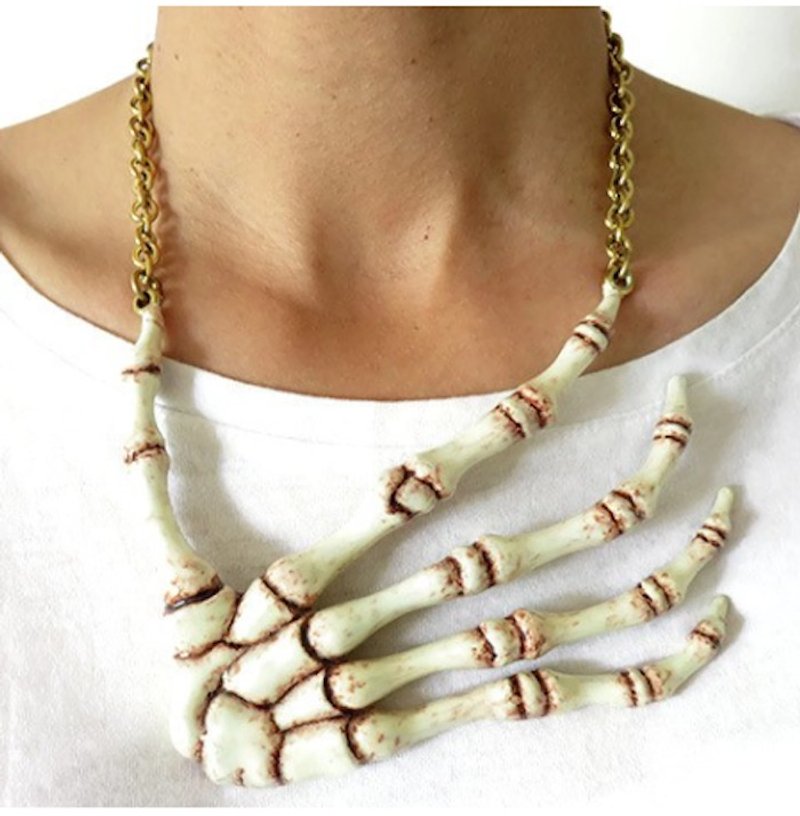 Realistic Hand bone necklace in brass,Rocker jewelry ,Skull jewelry,Biker jewelry - 項鍊 - 其他金屬 