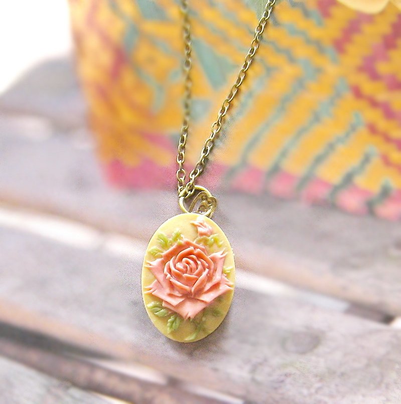 Classical Rose relief necklace - สร้อยคอ - โลหะ 