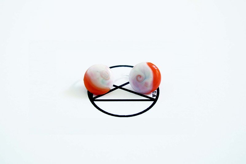 【Wahr】混色橘白耳環(一對) - Earrings & Clip-ons - Other Materials Multicolor