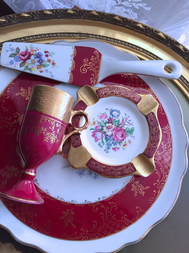 ♥♥アニークレイジー古代のイギリスのボーンチャイナレッドゴールドは、金の花のボーンチャイナ灰皿、灰皿をバラパリッシー24K 1950〜 - その他 - その他の素材 レッド