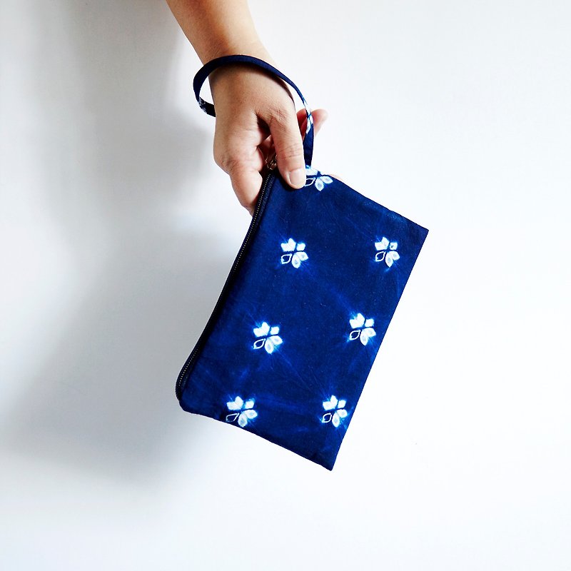 手製藍染布小花圖案手提便攜袋 // 手提袋 - 手袋/手提袋 - 其他材質 藍色