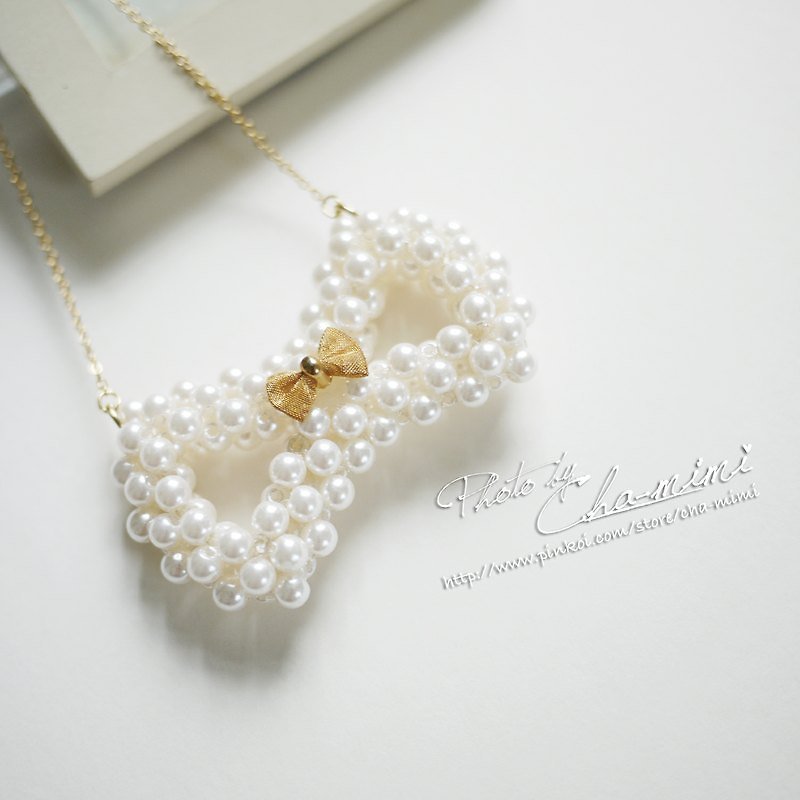 Cha mimi。珍珠愛戀。珍珠泡泡蝴蝶結編織長項鏈 - Necklaces - Other Materials White