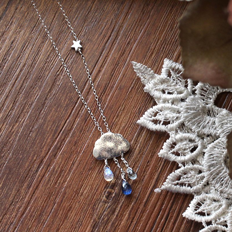 Journal sky / clouds, moonstone, kyanite, Aquamarine, Silver Necklace - สร้อยคอ - โลหะ สีน้ำเงิน