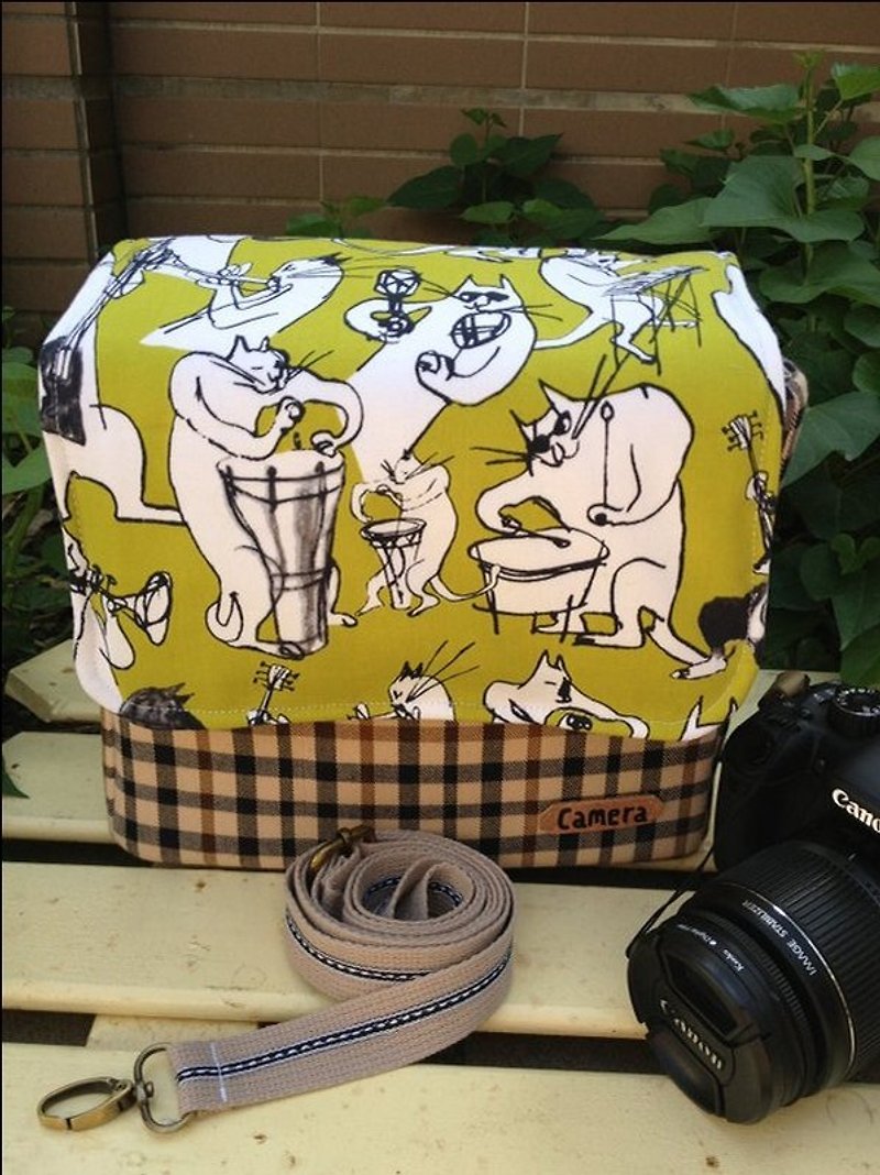 SLR camera bag --- play music Cat - Camera Bags & Camera Cases - Other Materials Green