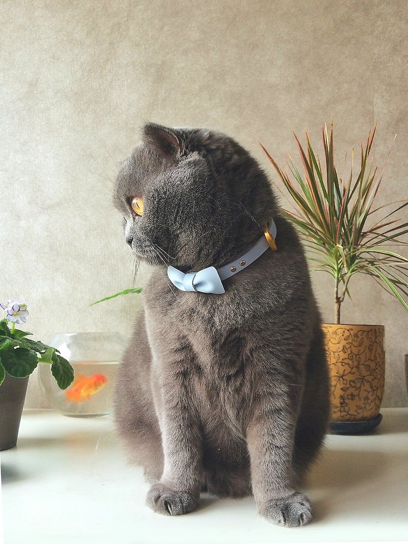 Zemoneni Leather pet collar Bow tie in Light blue color - ปลอกคอ - หนังแท้ หลากหลายสี