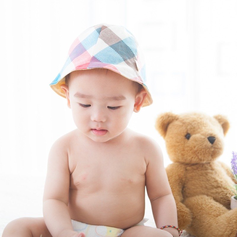 Hearty vibrant blue and red plaid spring and summer leisure caps children - ผ้ากันเปื้อน - วัสดุอื่นๆ 