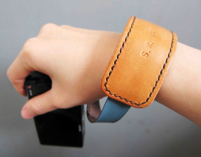 I want to order a camera bracelet. - ID & Badge Holders - Genuine Leather Khaki