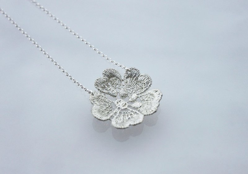 Elegant try-lace silver jewelry - สร้อยคอ - เงินแท้ สีเงิน