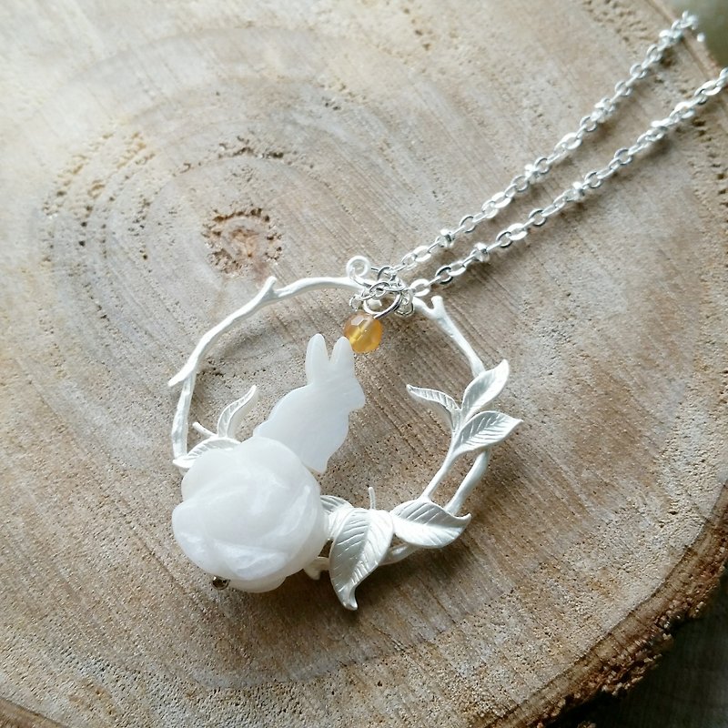 White jade rose, mother of pearl, agate stone long necklace in sterling silver - สร้อยคอ - เครื่องเพชรพลอย ขาว