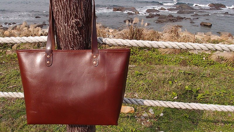 GRACEFUL TOTE - Messenger Bags & Sling Bags - Genuine Leather Brown