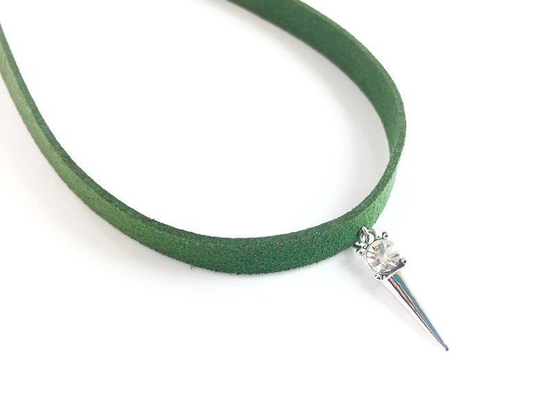 銀色卯釘鑲鑽-軍綠麂皮寬版頸鍊 - 項鍊 - 真皮 綠色