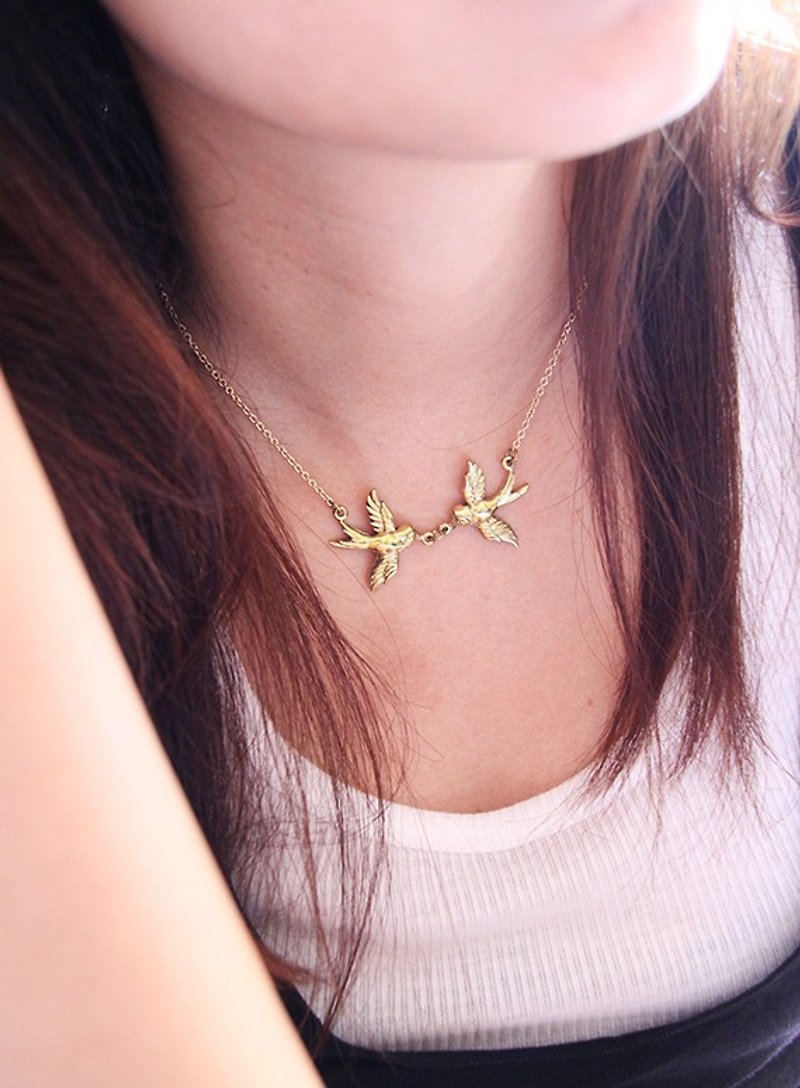 Two Swallows Golden Pendant Necklace / Tiny Gold Brass Jewelry / Girls Woman Fashion Accessories / Pop Rock Vintage Style Jewelry - Necklaces - Other Metals Gold